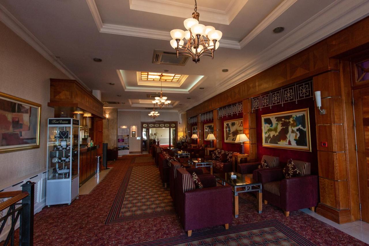 Hamlet Court Hotel Johnstown Bridge Eksteriør billede