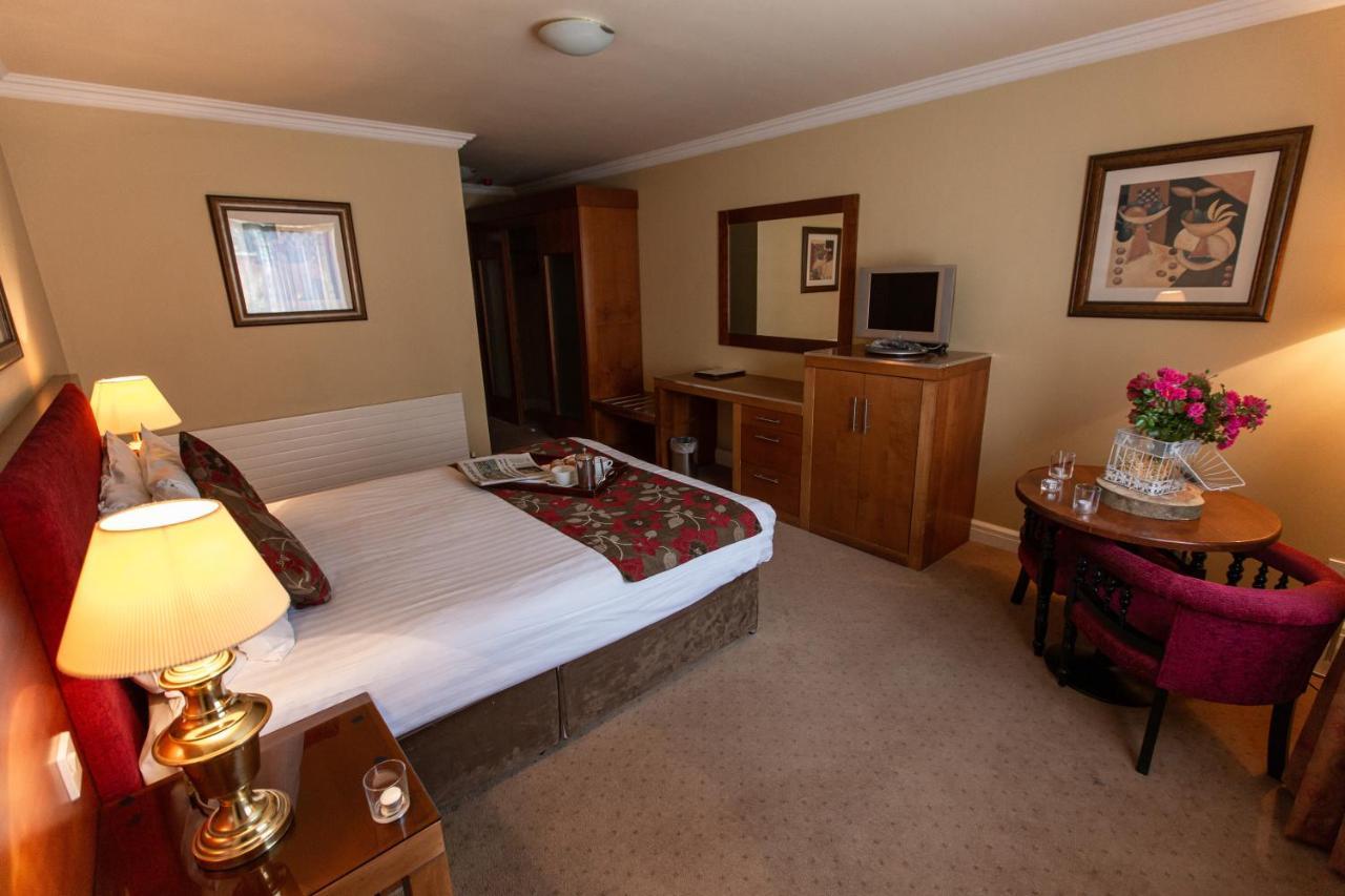 Hamlet Court Hotel Johnstown Bridge Eksteriør billede
